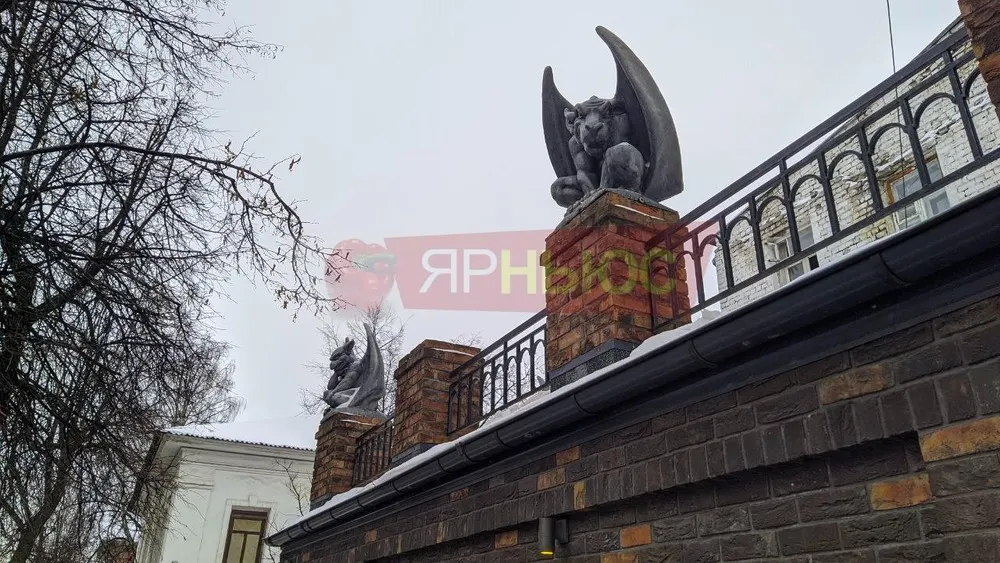 На дом в центре Ярославля вернулись гаргульи