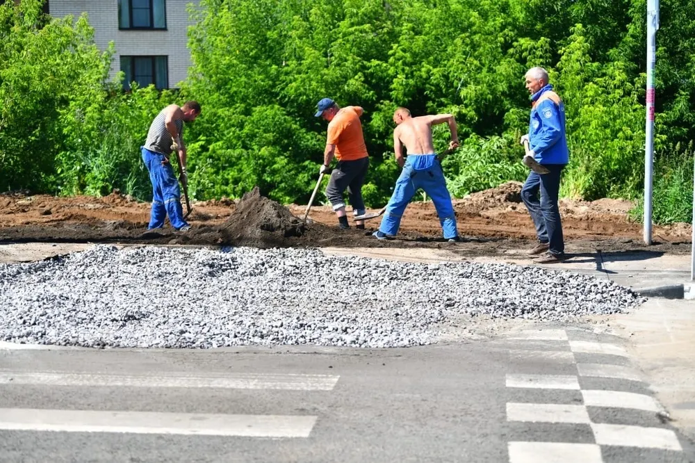 В Ярославле под свежеотремонтированной дорогой прорвало трубу