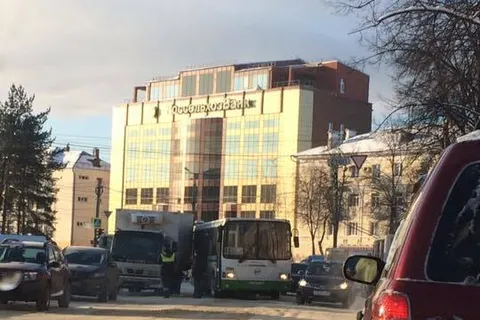 Мэрия Ярославля призывает автомобилистов пересесть на общественный транспорт