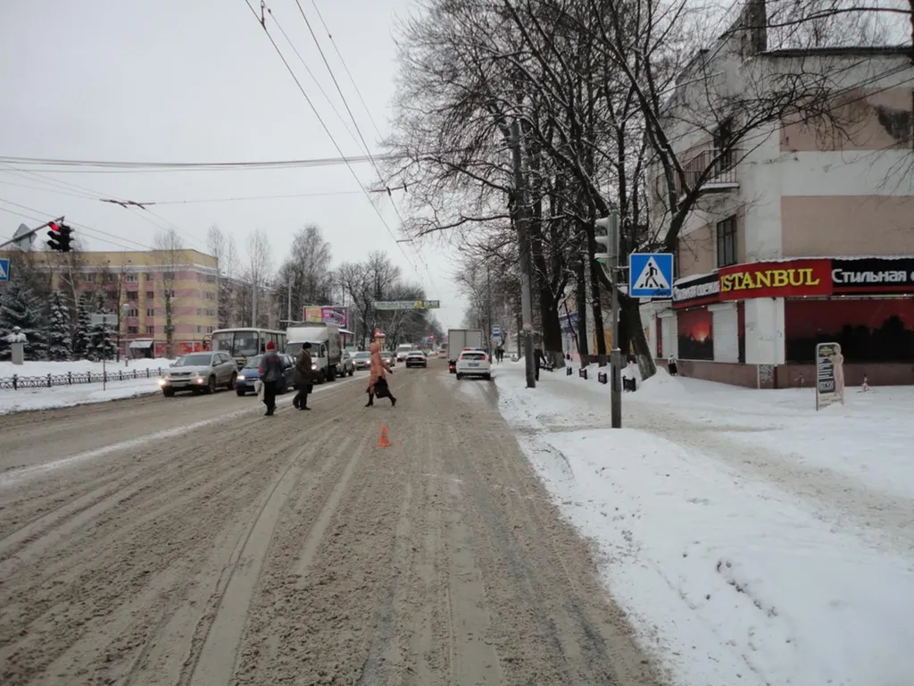 На дороге Ярославля пострадал подросток