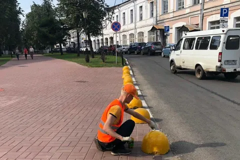 В Ярославле восстанавливают плитку на нижнем ярусе Волжской набережной  