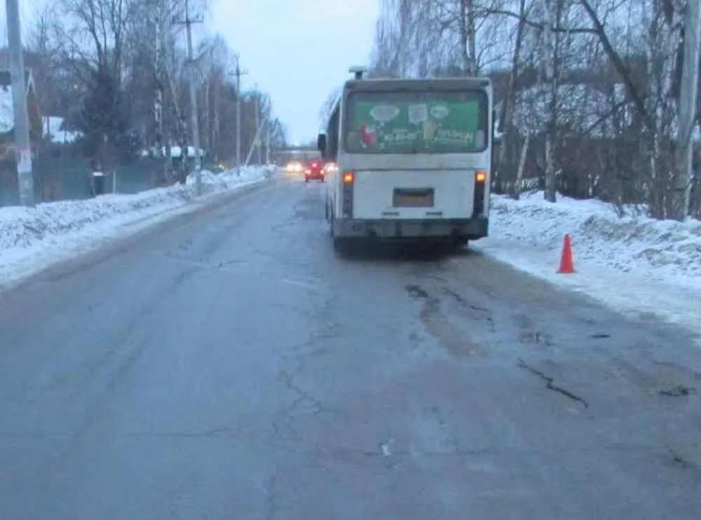 В Рыбинске женщина выпала из автобуса