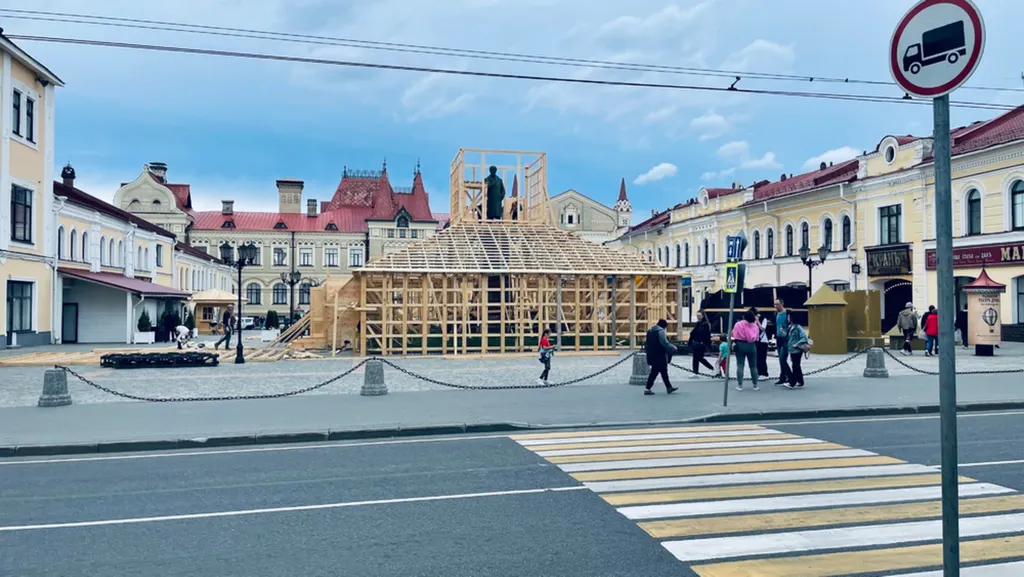 В Рыбинске на Красной площади возводят «Мавзолей» для Ленина