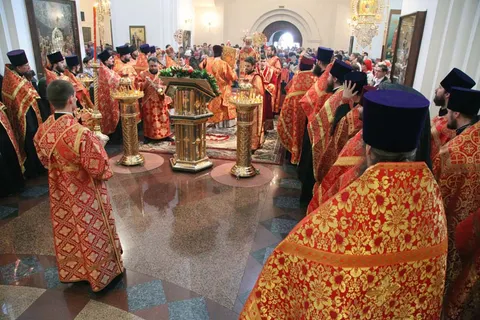 Благодатный огонь встретили в Ярославле