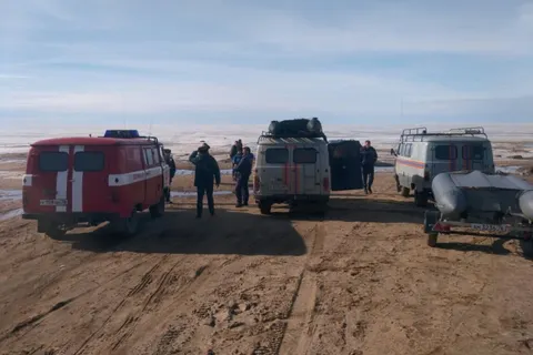 Внештатный инспектор ГИМС спас восемь рыбаков на Рыбинском водохранилище