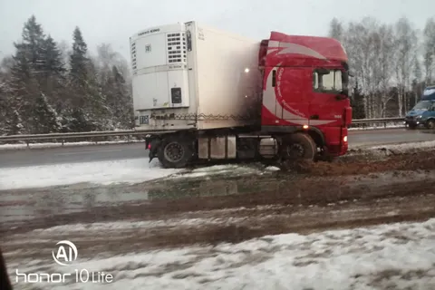 В Ярославской области начался вечер жестянщика: в ДТП есть пострадавшие