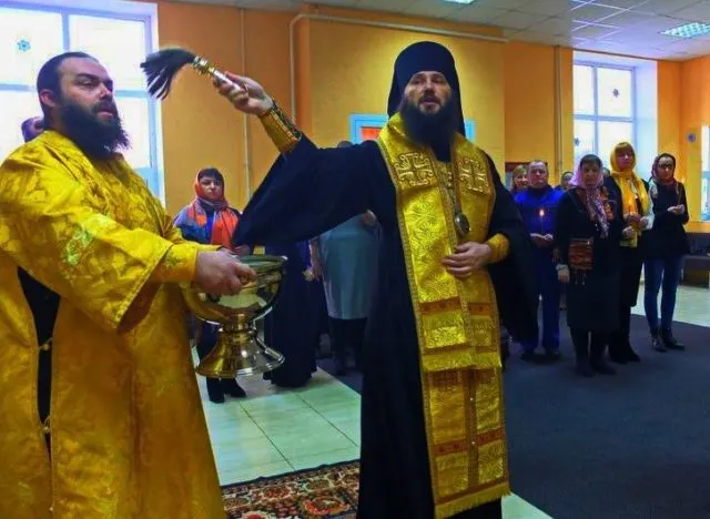В Переславле перед визитом губернатора освятили Дом культуры 