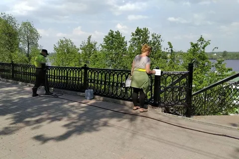 В Ярославле чистят Волжскую набережную