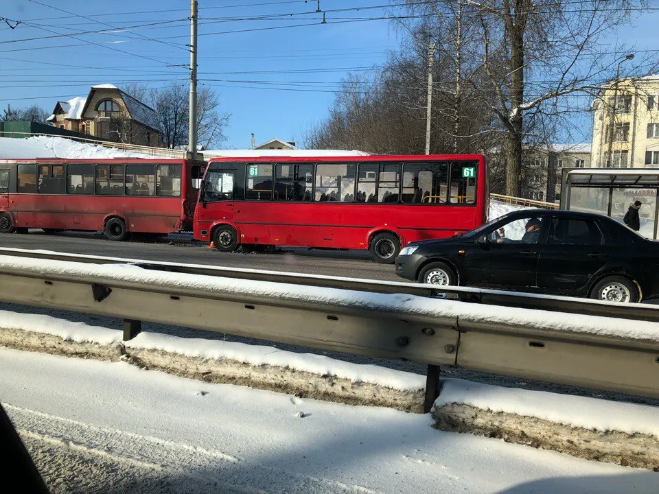 ДТП с двумя красными маршрутками в Ярославле: пострадали трое пассажиров