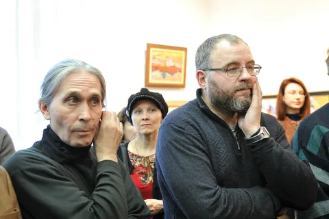 Желающие посетить выставку художника и священника Василия Шиханова не поместились в зал. Фоторепортаж