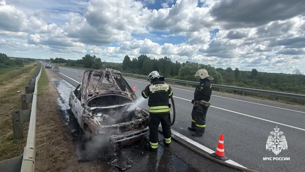В Ярославской области на окружной дороге сгорела машина