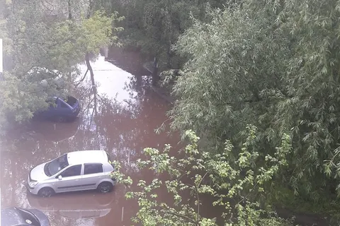 Вода,  вода, кругом – вода: сильный ливень буквально затопил Ярославль