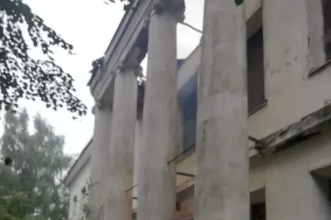 На Юршинском острове под Рыбинском горит «Белый дом»