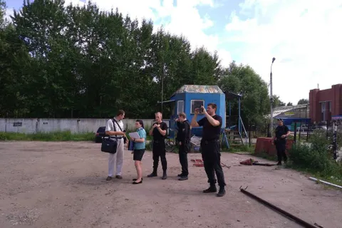 В Ярославле в Брагино снесли автомобильную стоянку