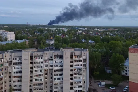 В Ярославле загорелся пластик на заводе вентиляционных изделий