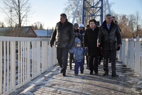 В поселке Борисоглебском Ярославской области открыт пешеходный мост