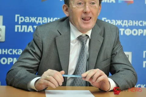 Жители Ярославля вспоминают экс-министра по налогам и сборам Александра Починка. С фото из архива