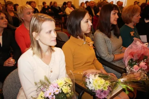 В муниципальном этапе Всероссийского конкурса «Учитель года России» заняла первое место учитель русского языка и литературы школы 36 Любовь Фролова