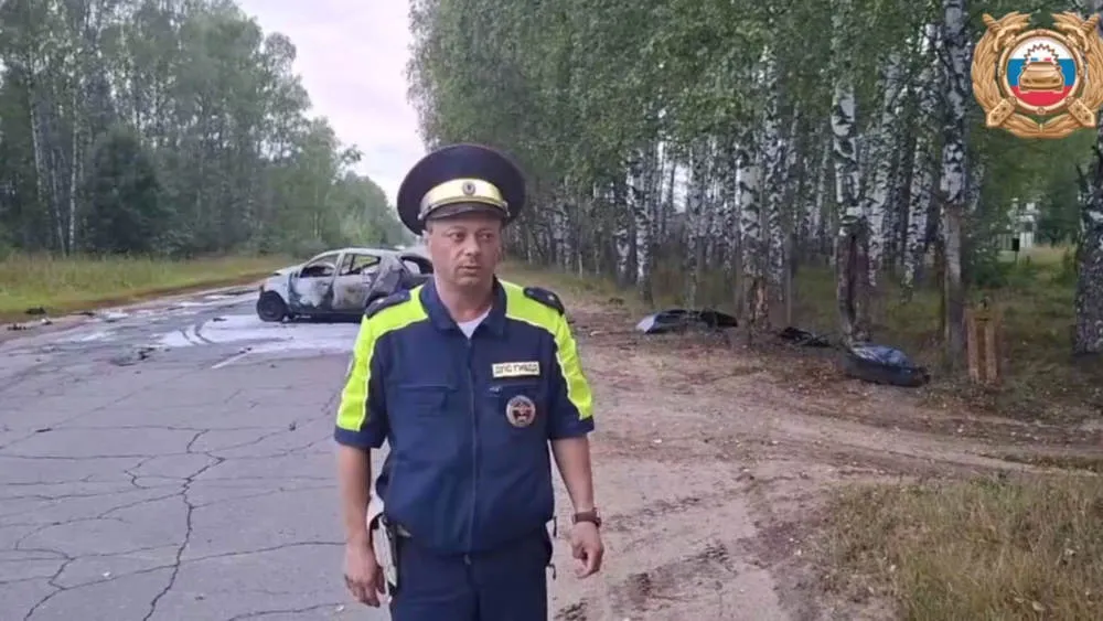 Машина врезалась в дерево и вспыхнула в Рыбинске