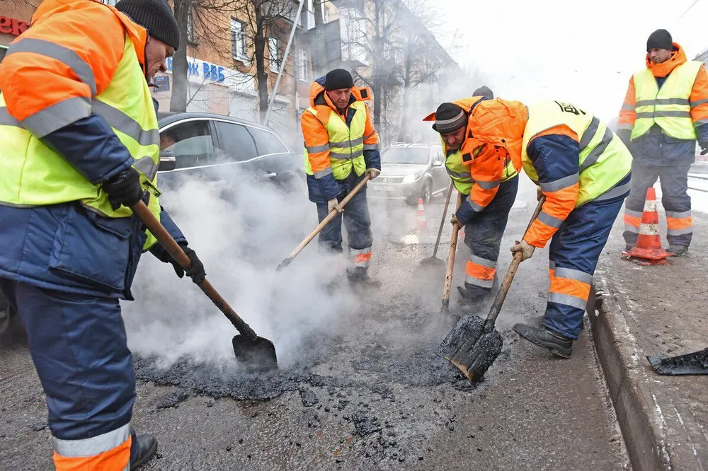 В Ярославле на дорогах  заделали 7530 ям