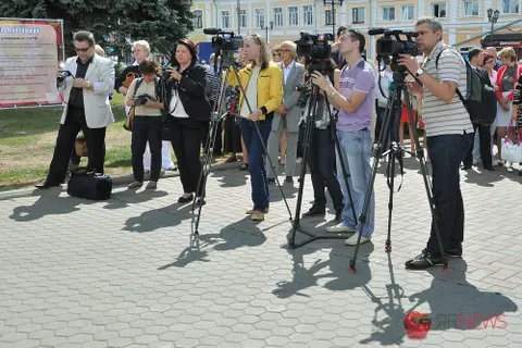 В Ярославле прошла презентация цветочных композиций «Ярославль многоликий», расположенных возле часовни Александра Невского. Фоторепортаж