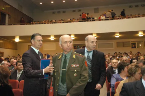 16 политиков и не только Ярославской области. С фото