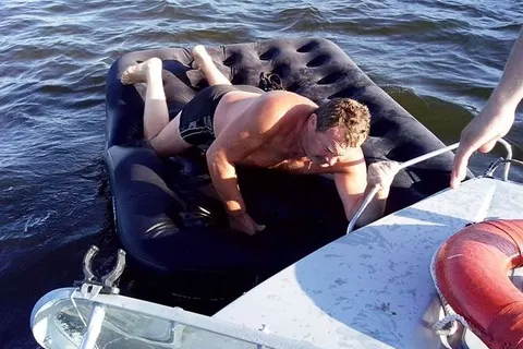 Отдыхающего унесло на матрасе в Рыбинское водохранилище