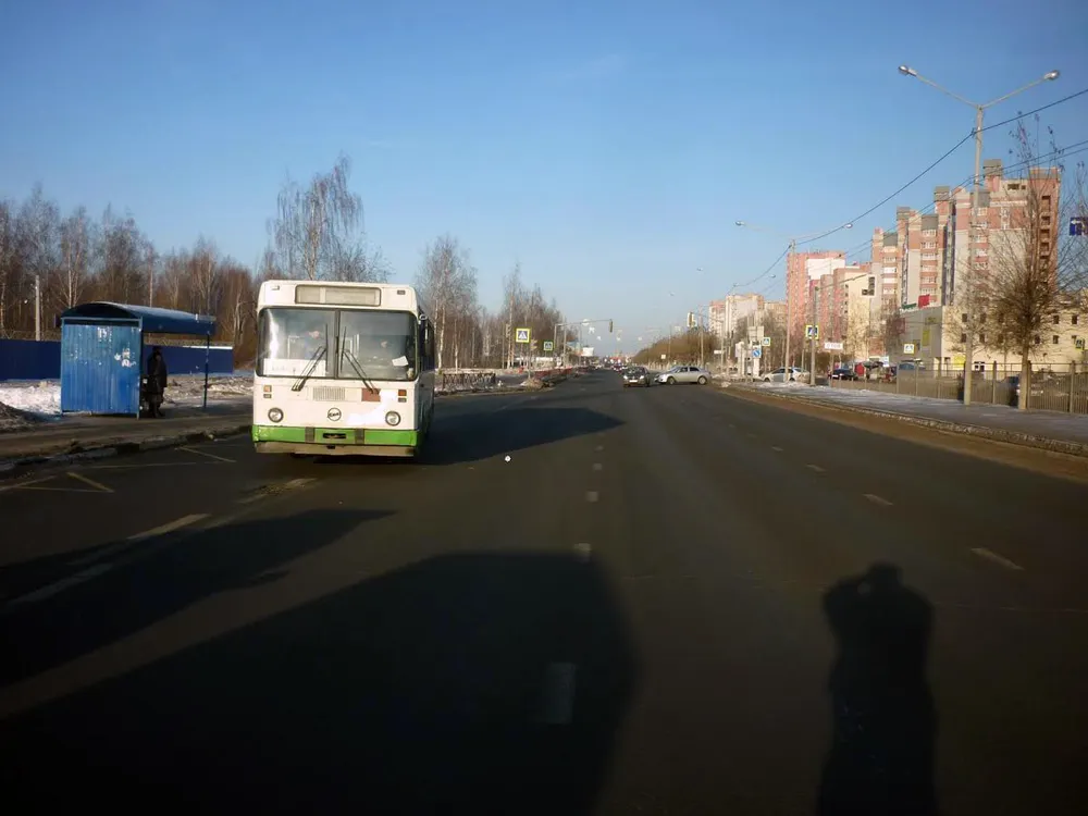 В салонах ярославских автобусов пострадали 17-летний парень и 60-летняя женщина