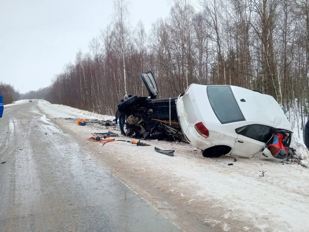 Три человека погибли в ДТП с микроавтобусом под Мышкином