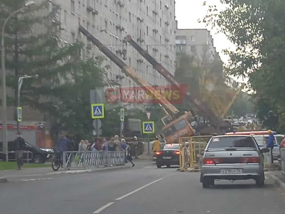 Власти рассказали причину падения крана в Рыбинске