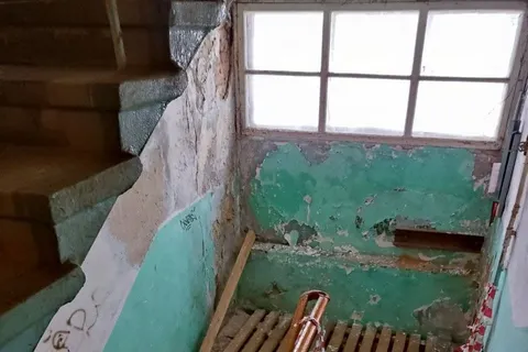 В Ярославе знаменитый дом с лестницей в окно признан аварийным