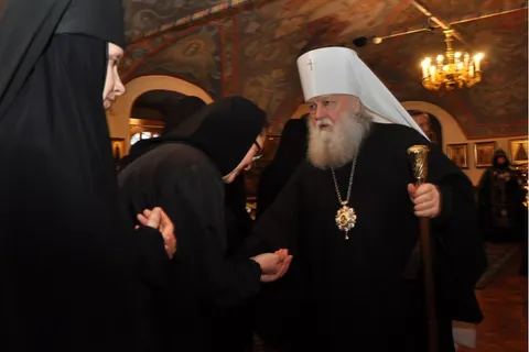 От ярославцев игуменью Варвару поздравили руководители области и города