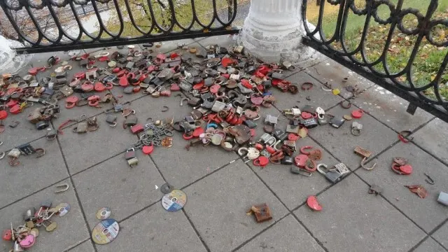 В Ярославле начался ремонт беседки на Волжской набережной