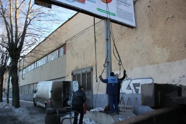 В Ярославле продолжается снос незаконных рекламных конструкций