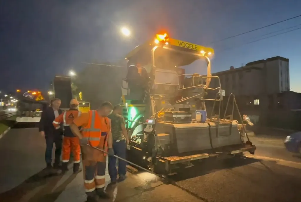 В Ярославле асфальт на Московском проспекте укладывают по ночам