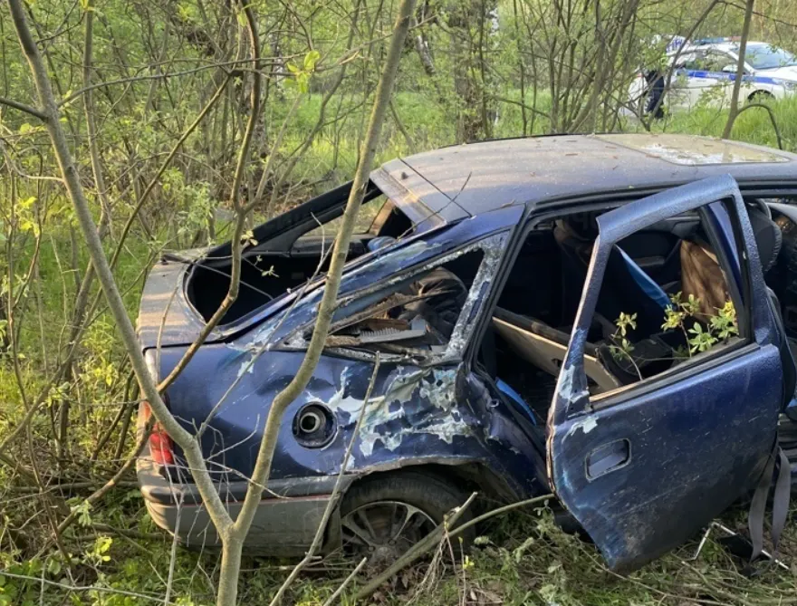 В Рыбинске легковушка улетела в кювет неподалёку от храма