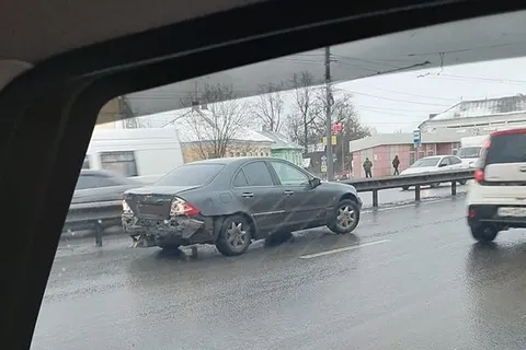 «Робин Гуд на Мерседесе»: в Ярославле появился постоянный участник ДТП