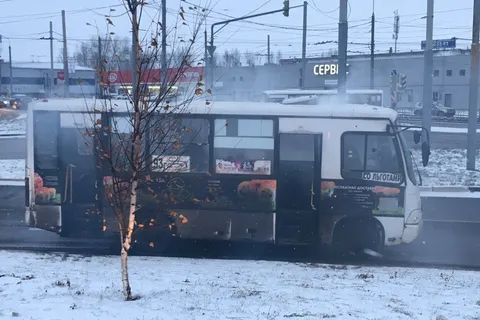 Утром в Ярославле горели пассажирский автобус и маршрутка