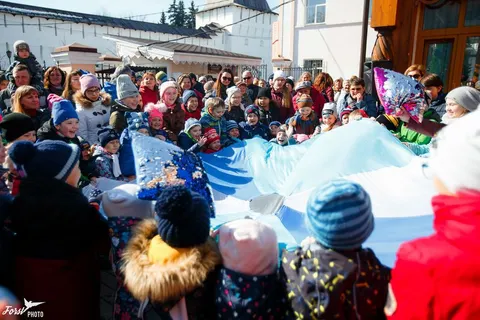 В Ярославле разбудили бронзового медведя