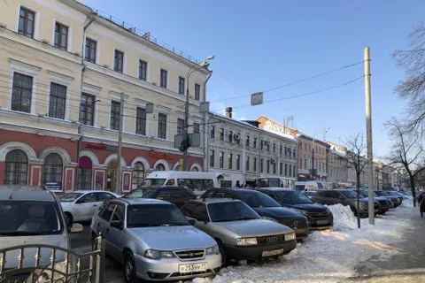 Туристический автобус и маршрутка столкнулись на Богоявленке: образовалась пробка