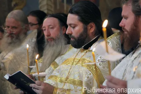 В Ярославле простились с семьей погибшего в ДТП священника