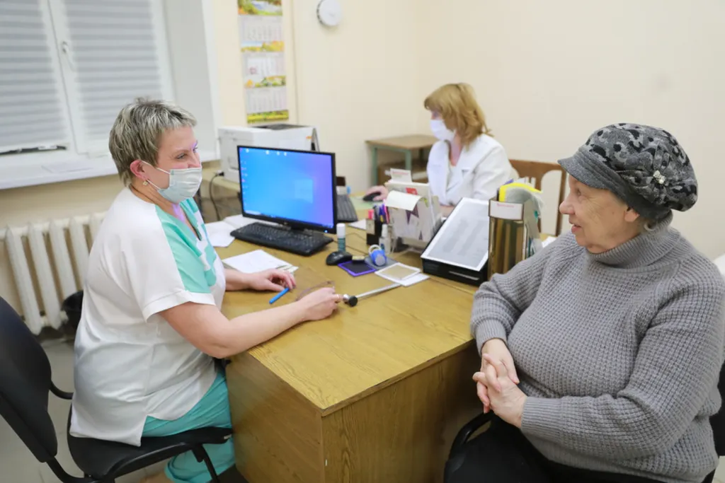 В ярославских поликлиниках треть врачей работают до 22 часов