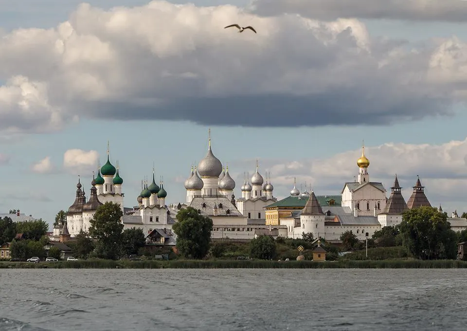 «Ростовский кремль» зовет ярославцев на звонильную неделю