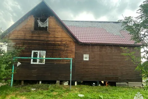 Под Ярославлем два строения сгорели из-за удара молнии