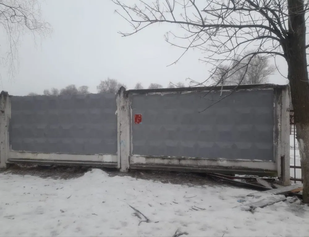 В Ярославле ищут вандалов, испортивших ограду Воинского кладбища 