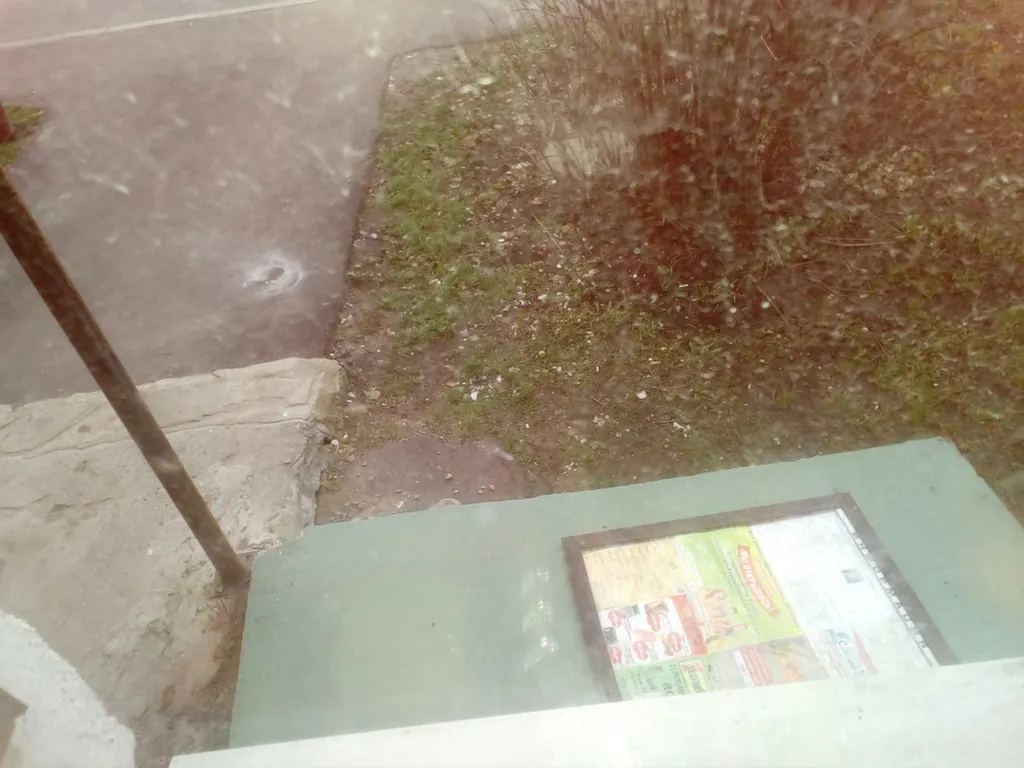 В Ярославле из-за ураганного ветра упала стена подъезда