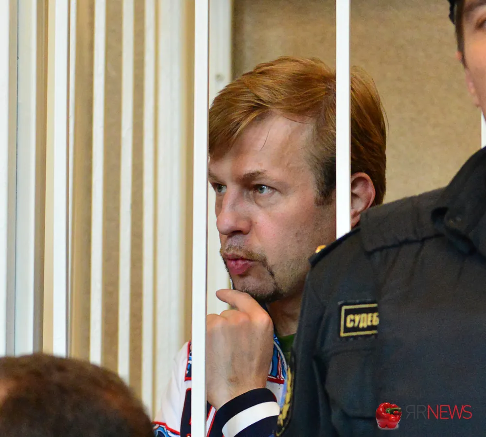 РБК в своих публикациях называет Евгения Урлашова экс-мэром Ярославля