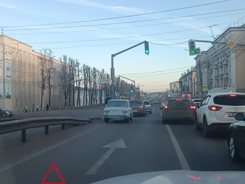 В Ярославле Московский проспект встал в огромной пробке