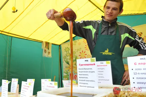 В Ярославле начала работу ярмарка «Медовый спас». Фоторепортаж