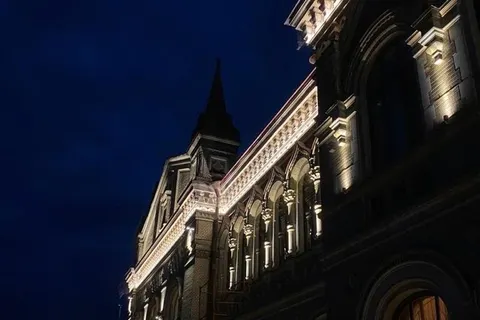 На знаменитых зданиях Рыбинска начали тестировать подсветку